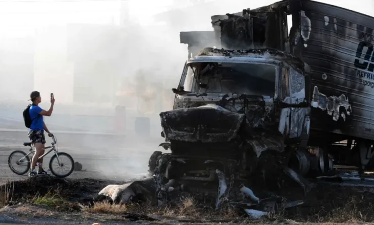 Meksika në kaos, shtyhen ndeshjet e futbollit nga dhuna pas vrasjes së “El Mencho”