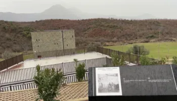 Memoriali i Fishtës në errësirë/ Pas inaugurimit i vendoset kyçi dhe nuk ka as energji elektrike, turistët nuk e vizitojnë më