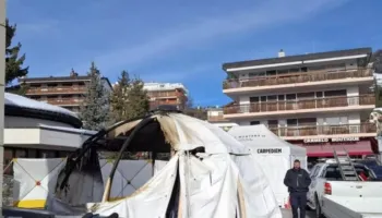 Memoriali i viktimave të Crans-Montanës përfshihet nga flakët, nuk raportohet për të lënduar