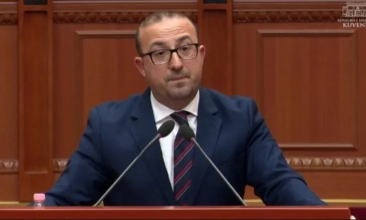 ‘Merrni furkë e tirrni lesh’/ Korreshi – Gogut: O Toni, kryetari i KLP-së tall ‘xhevahiret’ në komision, ti do të na fusësh në BE