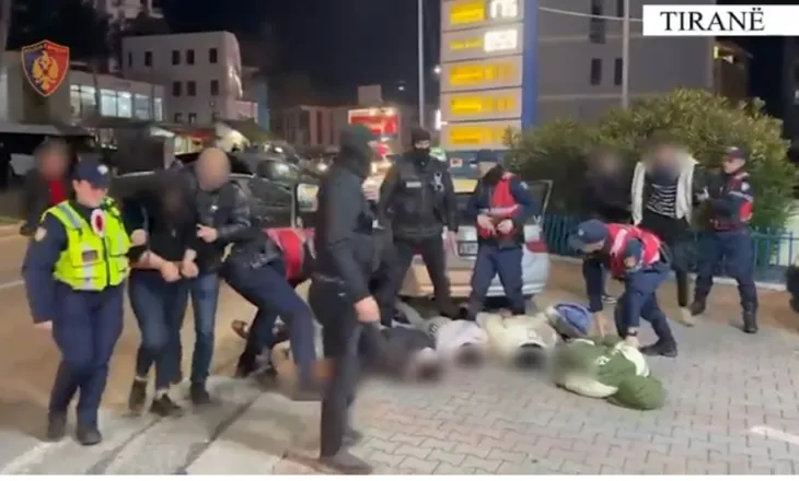 Merrnin makina me qira për të mos rënë në sy të policisë, skema si bëhej transporti i klandestinëve nga Gjirokastra në Muriqan