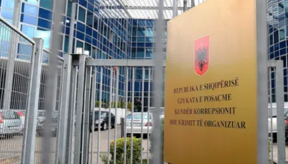 Merrnin ryshfet nën pretendimet se do ndikonin te sistemi i drejtësisë për ndryshim mase, GJKKO dënon ish-shefin e Krimeve në Tiranë dhe dy të tjerë
