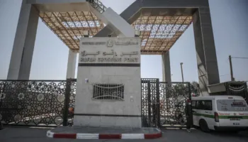 Mes një armëpushimi të brishtë në Rripin e Gazës, Izraeli rihap Rafahun me kufizime të rrepta dhe vetëm për këmbësorët