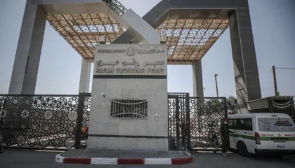 Mes një armëpushimi të brishtë në Rripin e Gazës, Izraeli rihap Rafahun me kufizime të rrepta dhe vetëm për këmbësorët