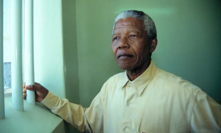 Mësuesi që “e urrente” Mandelën e mori atë që e meritoi