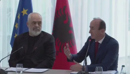 Metamorfoza e një demokrati të shquar peqinas: prezantim dhe shpjegim