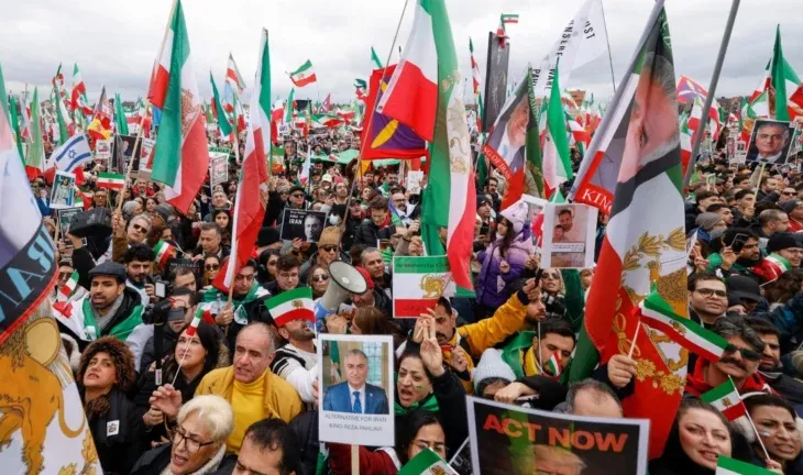 Mijëra të vrarë nga demonstratat e dhunshme në Teheran/ Rreth 200 mijë njerëz protestë në Mynih kundër autoriteteve iraniane