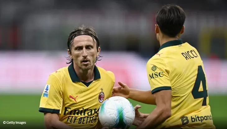 Milan ka brenda skuadrës pasardhësin e Modric, dy lojtarë përpiqen të “vjedhin” sekretet e kroatit