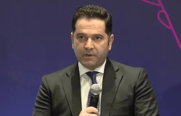 Ministri Financave në konflikt interesi, prindërit zotërojnë biznese auditimi dhe konsulence