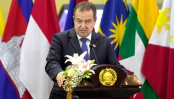 Ministri i Brendshëm serb Ivica Daçiç në gjendje të rëndë shëndetësore, mjekët: Po luftojmë për jetën e tij