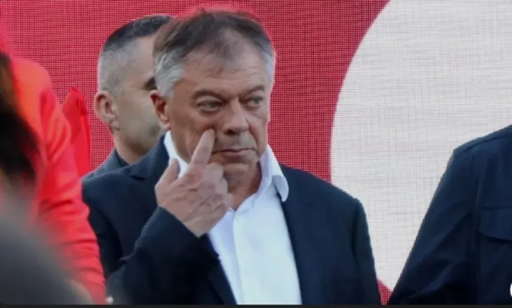 Ministri i Vuçiçit orientoi protestuesit në përndjekjen e familjes shqiptare…