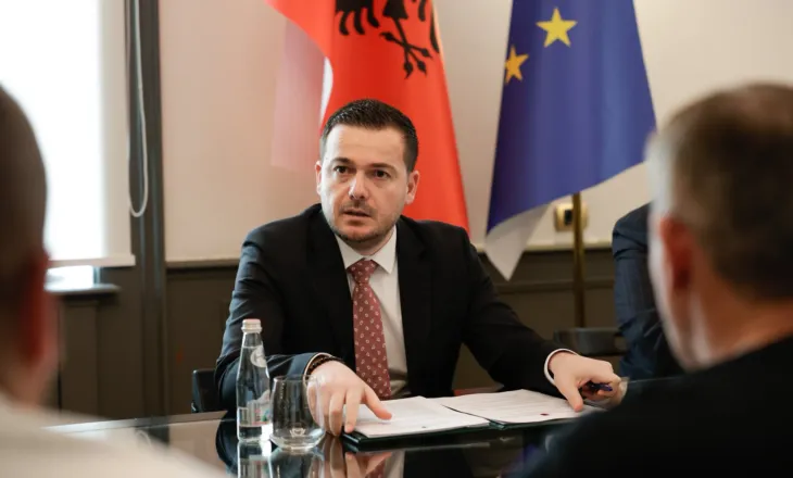 Ministri Salla prezanton planin e masave për minimizimin e dëmeve nga reshjet, ndërhyrje në infrastrukturën kulluese