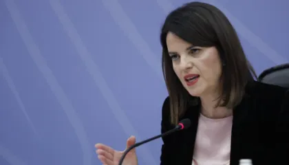 Ministrja e Brendshme: Një tjetër “revolucion” me pagesë, ku molotovi zëvendëson fjalën dhe maska fsheh turpin