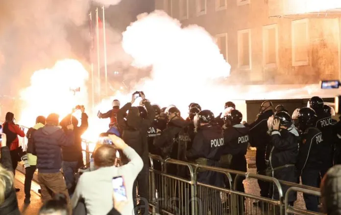 Ministrja Koçiu: Dhuna dhe përfshirja e fëmijëve në protestë të shmangen