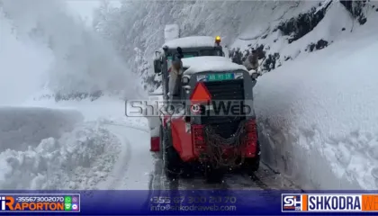 MINUTA E FUNDIT – Rreziku i orteqeve, ARRSH njofton mbylljen e qarkullimit në rrugën Qafë Thore- Theth
