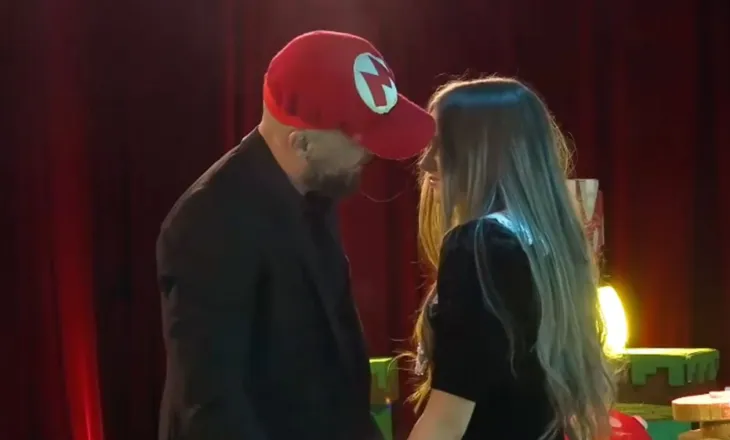 Miri merr mesazhin e saj: Mos e ndaj fitoren tënde me askënd