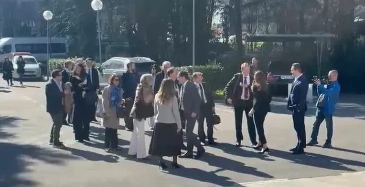 Misioni faktmbledhës i PPE shkon në selinë e PD, takim me Berishën