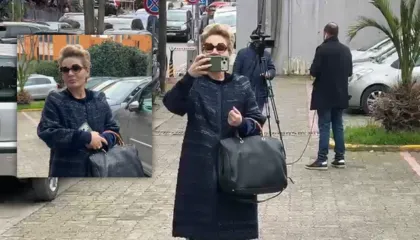 Monika Kryemadhi batuta me gazetarët para GJKKO: Mirin e kam shok, s’jam e pavarur