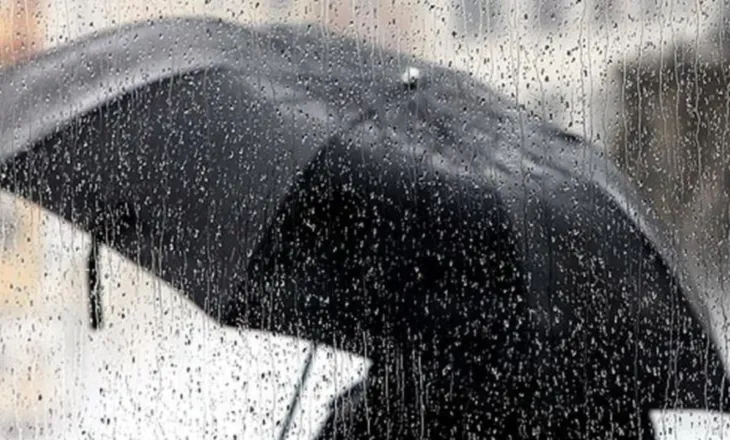 Mos harroni çadrat, reshje të herëpashershme shiu në të gjithë vendin/ Si parashikohet moti për këtë të mërkurë