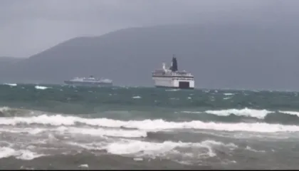 Mot i keq, shtyhet nisja e trageteve nga Durrësi drejt Barit
