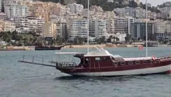 Mot i përkeqësuar, pezullohet lundrimi për mjetet e vogla në Sarandë, Ksamil dhe Borsh