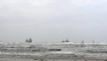 Mot i trazuar në Durrës, deti me 4 ballë pezullon lundrimin, peshkatarët rikthehen në port