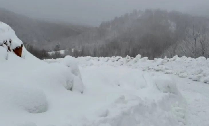 Moti i keq Korçë, qindra familje mbeten pa energji elektrike