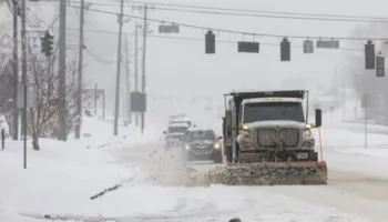 Moti i keq në Korçë, qindra familje pa energji elektrike