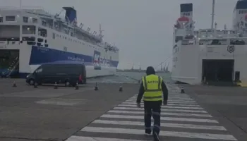 Moti i keq, shtyhen lundrimet në Durrës