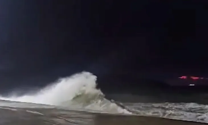 Moti i keq, shtyhet me disa orë lundrimi i tragetit Vlorë-Brindisi