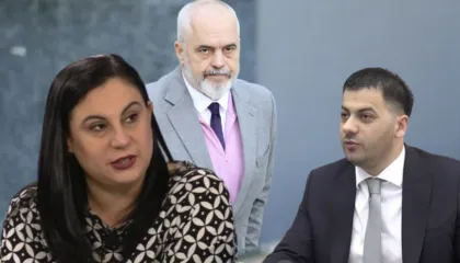 Motra e Ergys Agasit, Drejtoreshë Juridike në AKSHI, duartroket Ramën teksa prezanton Igli Tafën