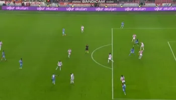 Muçi i jashtëzakonshëm, jep asistin perfekt për shokun e skuadrës