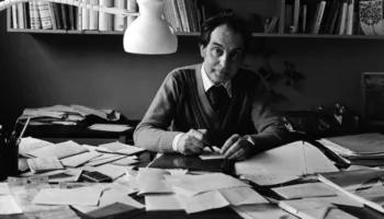 Mund ta paramendoni: Ky shkrimtar shkroi 300 letra dashurie për 3 vjet?