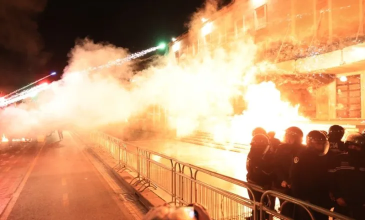 “Mund të ketë dhunë”/ Policia njoftim zyrtar për protestën e opozitës: Nuk marrim përsipër garantimin e zhvillimit të tubimit