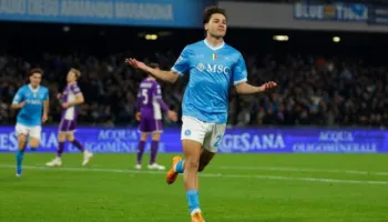 Napoli rikthet te fitorja, kampionët e Italisë lënë pas zhgënjimin në Champions dhe mposhtin Fiorentinën