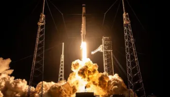 NASA transmeton live momentin e zbarkimit të capsulës Crew-12 në Stacionin Ndërkombëtar Hapësinor