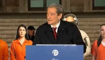 “Ndaj Lubi Ballukut rëndojnë 9 vepra penale”, Berisha në foltoren përpara kryeministrisë: Rrezikon mbi 30 vite burg!