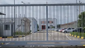 Ndalohet një person në burgun e Fierit, tentoi të fuste drogë brenda