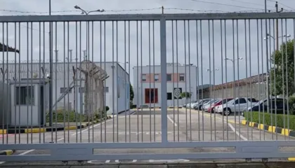 Ndalohet një person në burgun e Fierit, tentoi të fuste drogë brenda