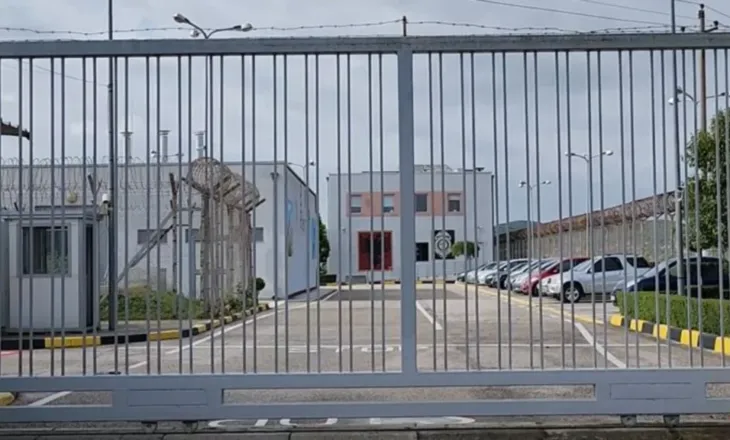 Ndalohet një person në burgun e Fierit, tentoi të fuste drogë brenda