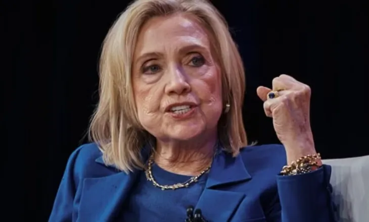 Ndërpritet seanca dëgjimore në Kongresin Amerikan ku po dëshmonte Hillary Clinton, shkak dyshohet një foto e papërshtatshme që…