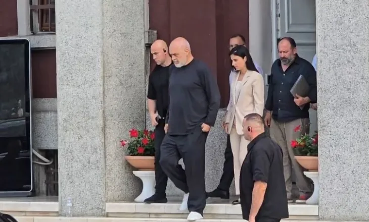 “Ndjekësit e një 80-vjeçari krijojnë situata qesharake”, Rama pas takimit me protestuesit në Durrës: Projekti TID nuk ndalet!