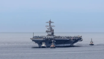 Ndodh edhe kjo/ Aeroplanmbajtësja 13 miliardëshe amerikane probleme me tualetet, ndalet në Kretë