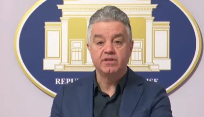 Ndryshimet në ligjin ‘për qeverisjen elektronike’ të dyshimta, Bozdo: AKSHI i është dhënë dhuratë në tabaka, krimit të organizuar