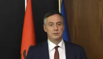 Në 2017 i dha zgjidhje krizës PD-PS- McAllister rikthehet me mesazh: Shqipëria ka humbur 11 vende, politika mos ndërhyjë në drejtësi