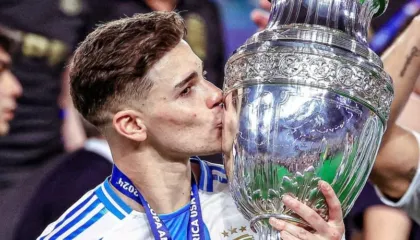 Në Argjentinë e bëjnë të sigurt: Álvarez do të kalojë te Barcelona për rreth 70 milionë euro