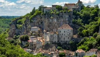 Në majë të një shkëmbi: Fshati më i dashur në Francë për të cilin nuk keni dëgjuar