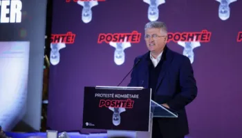 “Ne po sakrifikojmë për ëndrrën europiane”/ Gjekmarkaj në protestën e opozitës: Kupa është mbushur, Rama hoqi dhe maskën e fundit