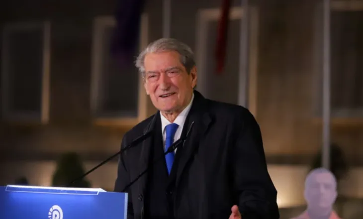 Në prag proteste, opozita mban “Foltoren” e radhës, Berisha fton policinë: Bashkohuni me protestuesit!