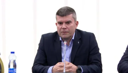 Negociatat në kampin e opozitës/ Në forumin e dialogut politik morën pjesë 15 parti, munguan sërish Shehaj dhe Qori